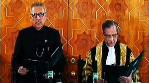 Arif Alvi takes oath as 13th President of Pakistan