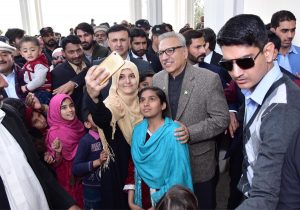 President warmly welcomed people visiting Aiwan-e-Sadr