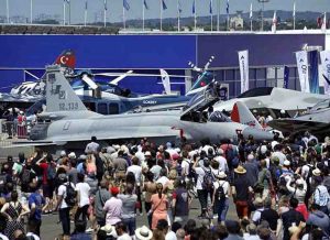 Hordes of aviation enthusiasts turn up to see JF-17 aerial display in Paris