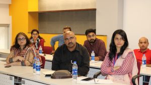 cropped-Brainstorming-session-for-journalists-conducted-at-the-IBA-Karachi-2.jpg