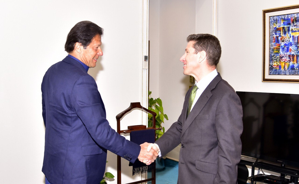 British High Commissioner meets Prime Minister Imran Khan