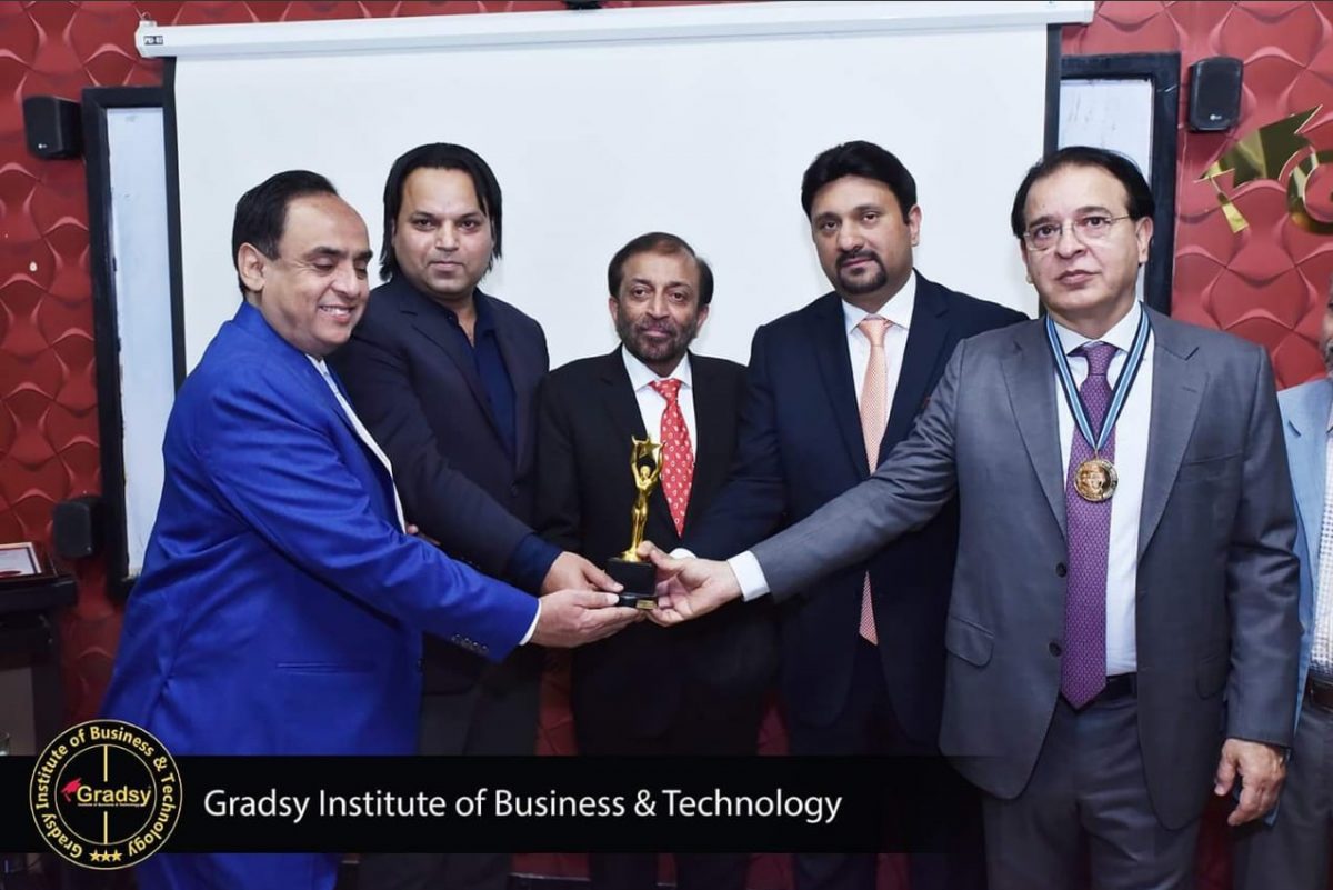 Farooq Sattar visited Gradsy Institute – Daily The Azb