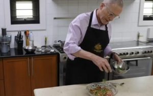 AUSTRALIAN HIGH COMMISSIONER MAKES CHANA CHAT FOR IFTAR