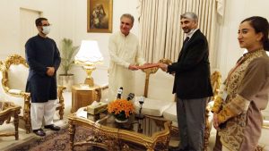 Govt fighting two-front war against coronavirus FM Qureshi