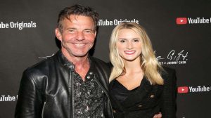 Dennis Quaid secretly weds 27-year-old Laura Savoie.