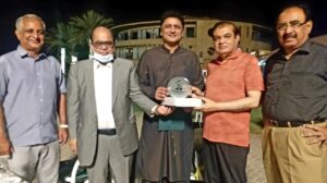 Mian Zahid Hussain present Souvenir Shield to DG insurance