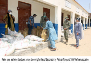 Pakistan-Navy-Distributes-Ration-1