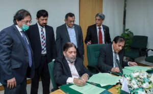 FPCCI & Iqra University Sign An MoU