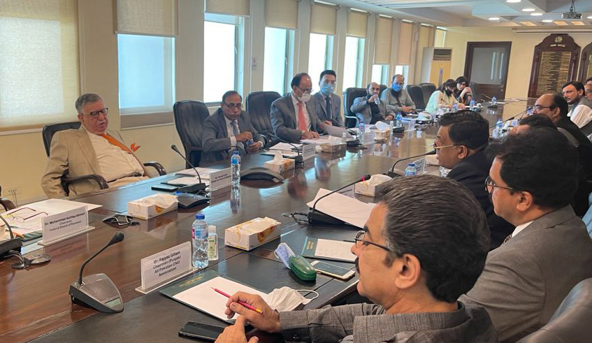 Shaukat Tarin assures resolution of gas sector problems