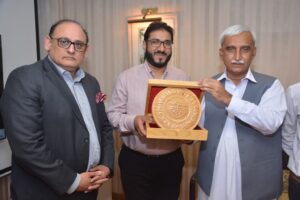 Special assistant to CM KP Mr. Abdul Karim recieving Memento from Vice Chairman PFMA Mr. Muhammad Zubair