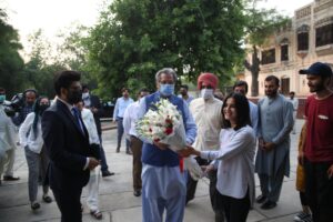 Mr-Shafqat-Mahmood-being-welcomed-as-Chief-Guest-to-the-opening