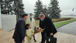FM arrives in Bucharest
