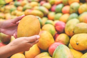 Why You Must Soak Mangoes in Water Before Eating