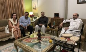 Family-chanting-slogans-against-Ahsan-Iqbal
