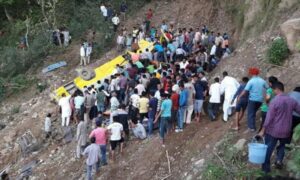 India-16-killed-including-school-children-in-bus-crash