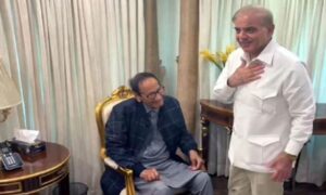 Shahbaz-Sharif-meets-Chaudhry-Shujaat-Hussain-discusses-the-situation