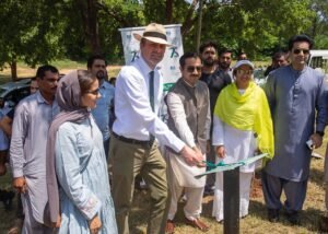 Picture-1-Unveiling-Plaque