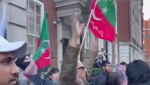 PTI-demonstration-outside-Nawaz-Sharif-residence
