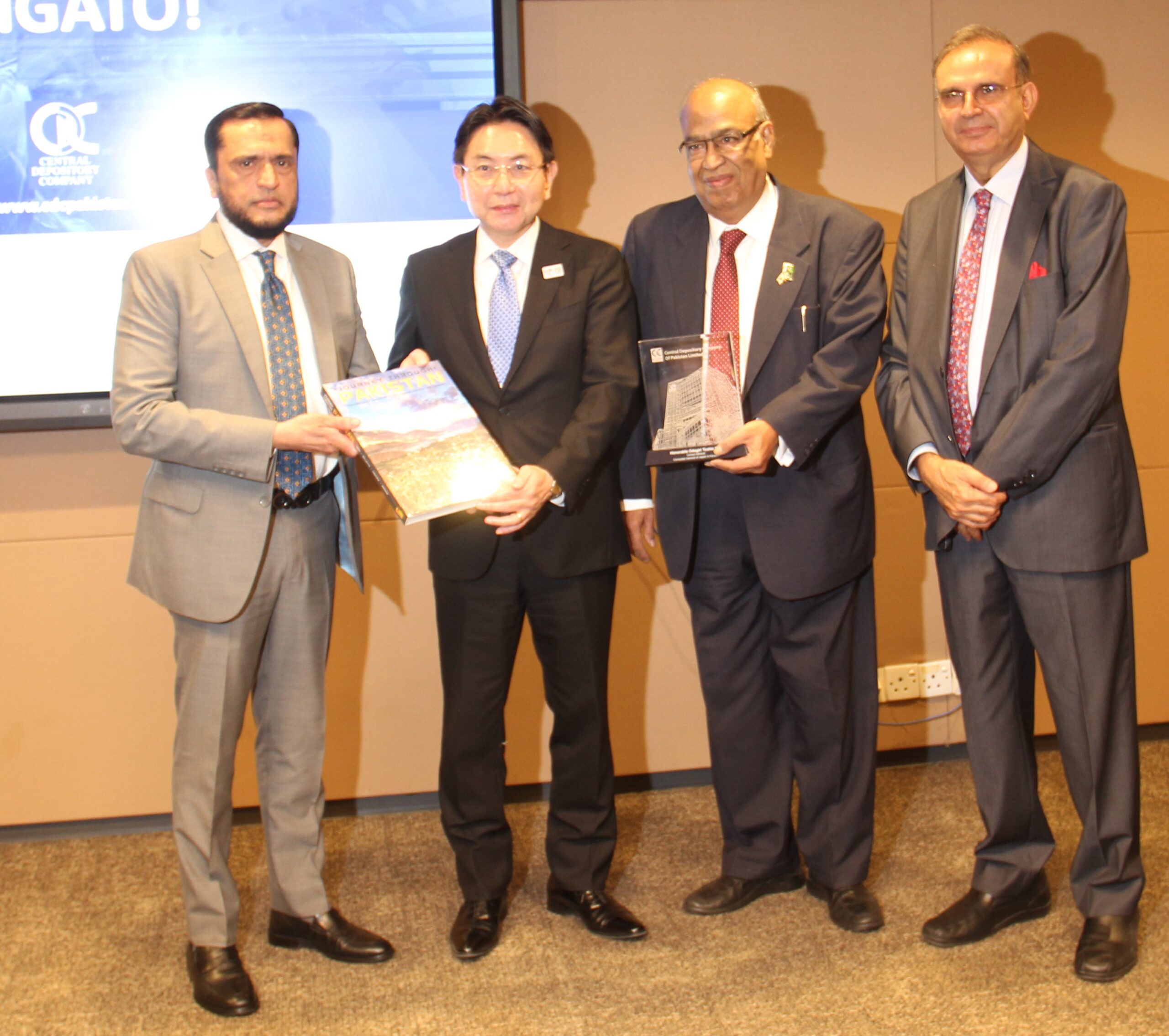 Japanese Consul General in Karachi visits Central Depository Company.