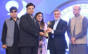FUUAST honors researcher Sikandar Sherwani with Fakhar Karachi Award for best teacher