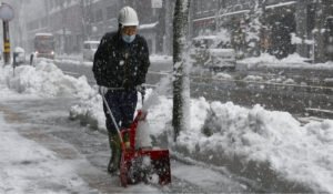 heavy snowfall in Japan