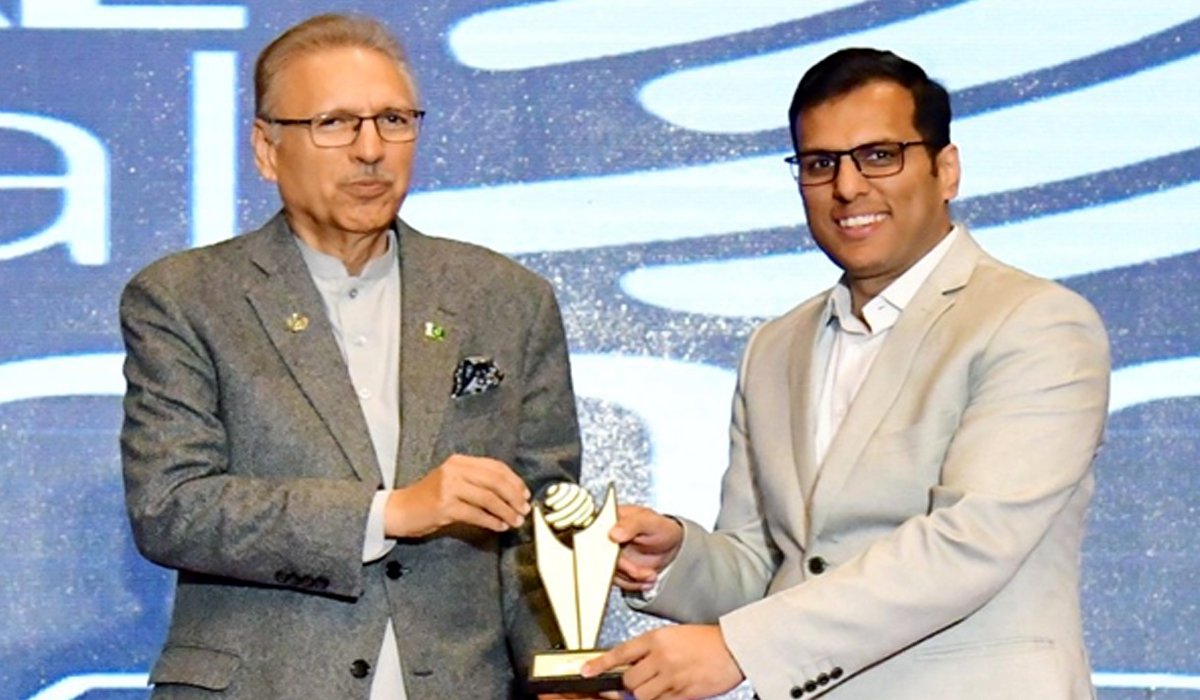 Noman Azhar Chief Officer Zindigi, powered by JS Bank, was honored by His Excellency Arif Alvi, President of the Islamic Republic of Pakistan with the Excellence Award.
