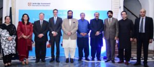 Picture Urdu - Governor of Punjab pays tribute to Tamgha-e-Imtiaz recipient Professor Kamal Munir from University of Cambridge for his contribution to education