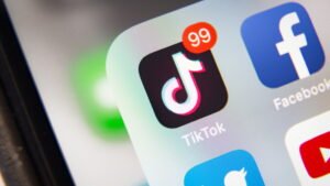 TikTokIconiPhoneXR1200x675F