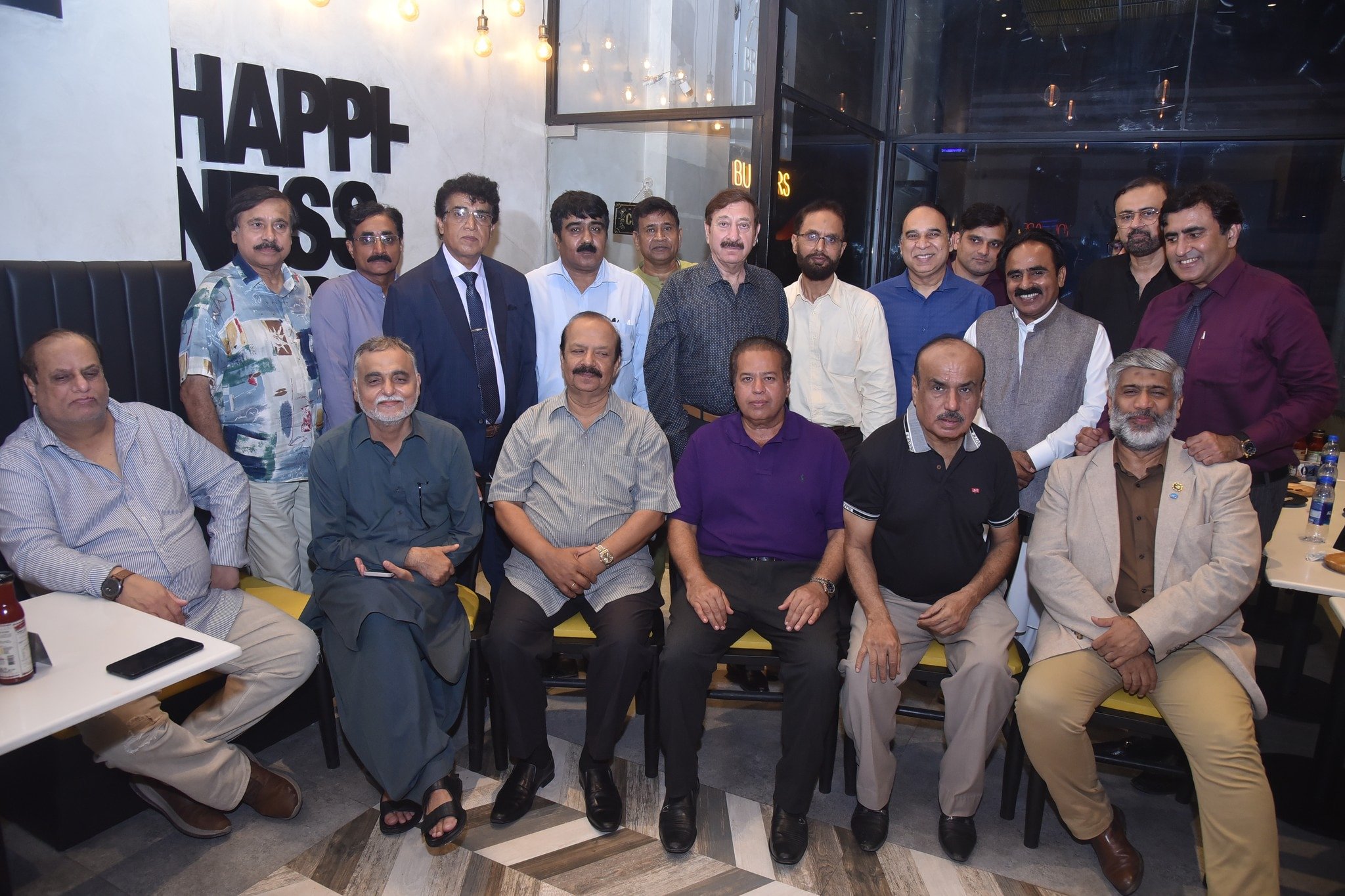 Gupship with Pizza, Burgers & Happiness hosted by Haseeb Shaikh CEO Chuckles.