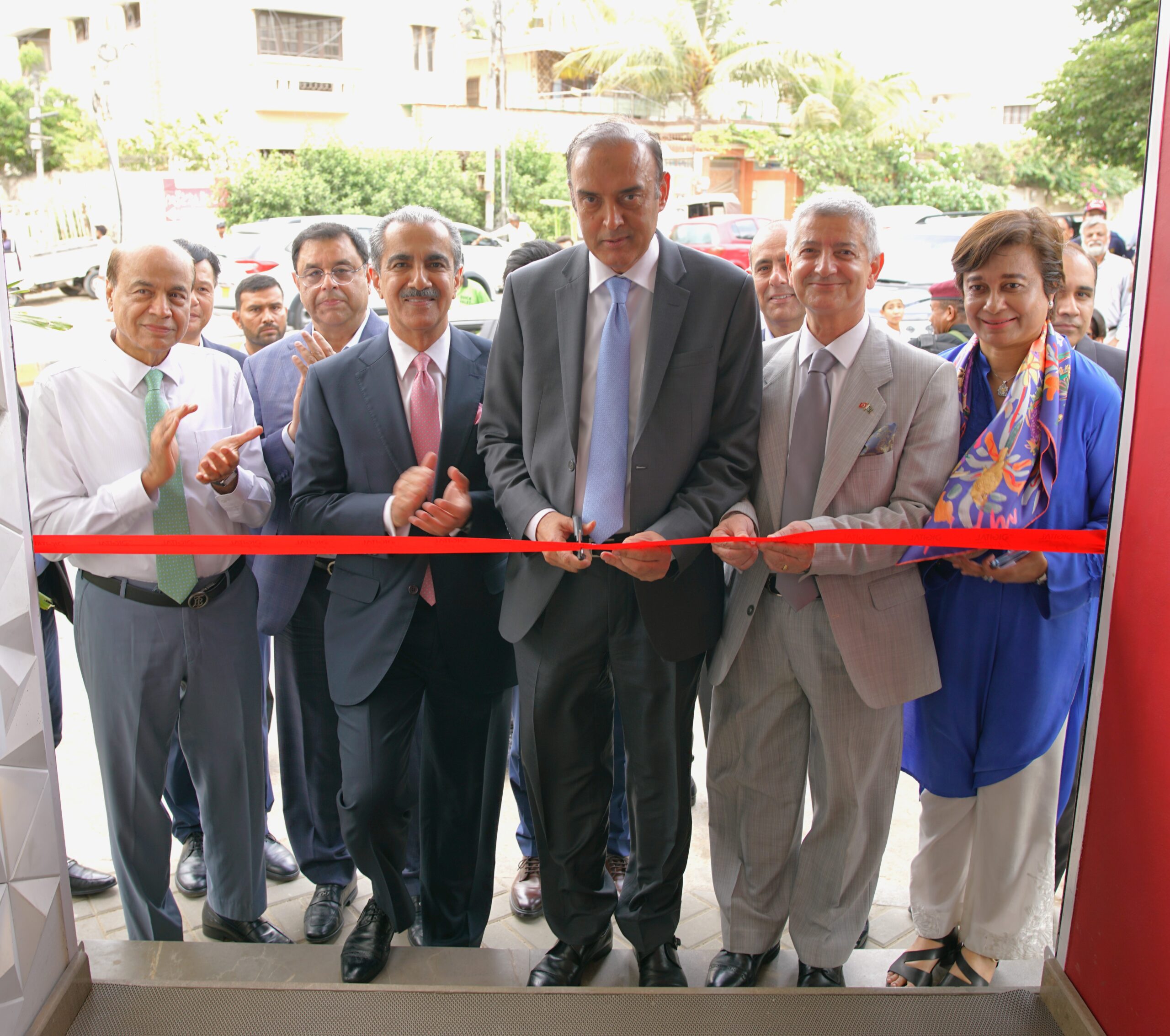 Governor SBP felicitates Bank Alfalah for Redefining Banking with the Inauguration of Pakistan’s First Digital Lifestyle Branch.