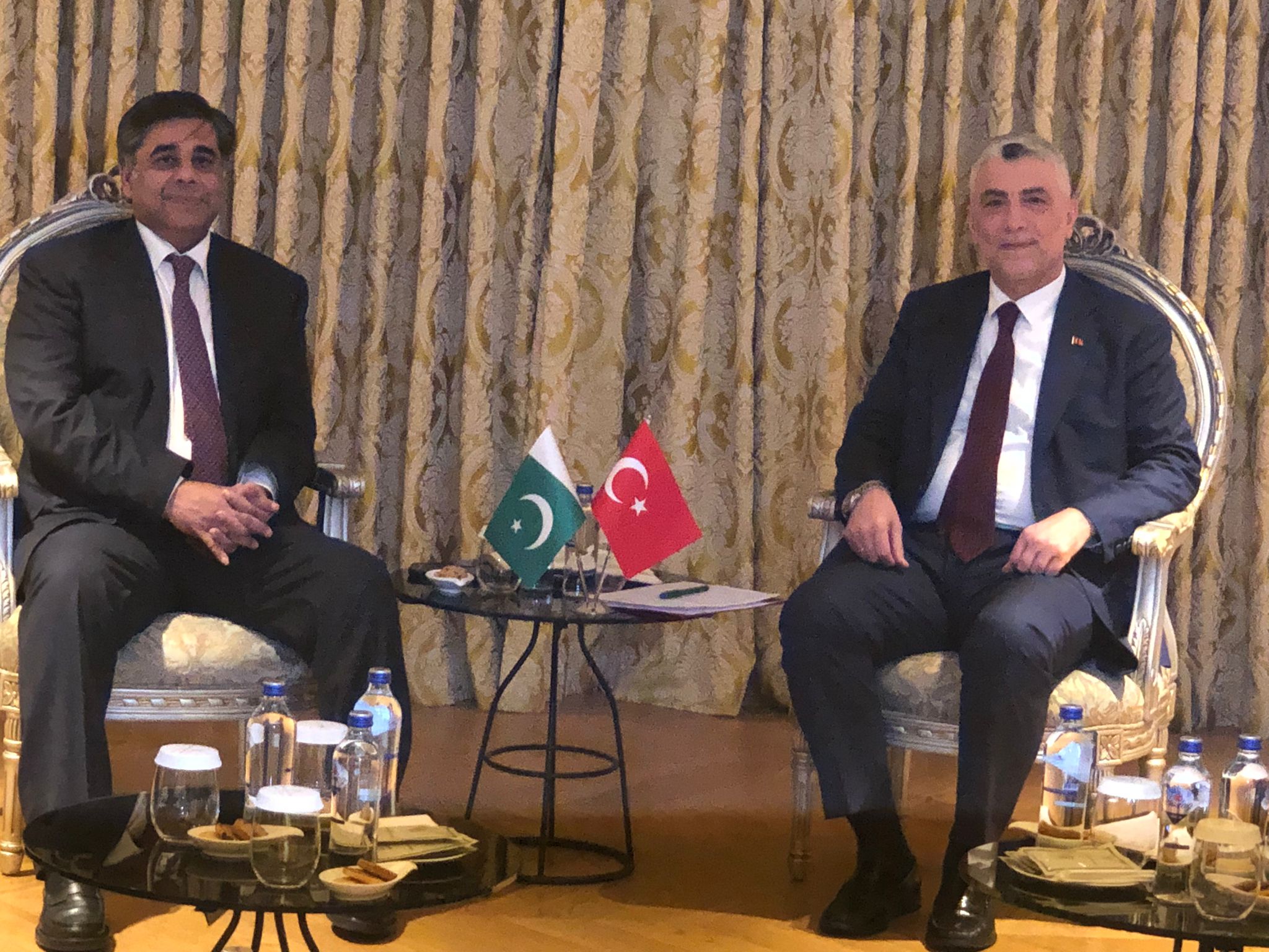Turkish & Pakistani Commerce Ministers met in Istanbul to rejuvenate trade ties.