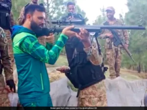 f1f31hqg_pakistan-army_625x300_06_April_24