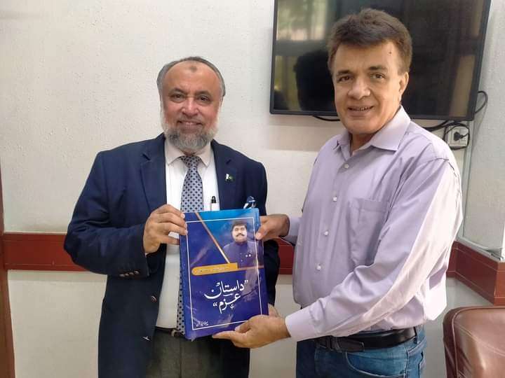Muhammad Farooq Afzal Receives ‘Daastan e Azam’ Book from Syed Turab Shah.