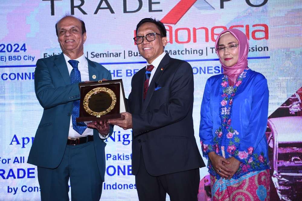 Indonesian Envoy Salutes Arif Balgamwala’s Philatelic Contributions.