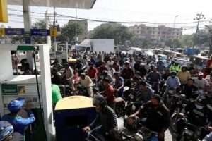 Pakistan Petroleum Dealers Threaten Shutdown