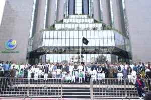 77th Independence Day, PSO, the nation's leading energy company, ignited the spirit of freedom with a heartfelt ceremony at its Karachi head office. (2) (1)