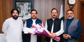 Zahid Iqbal Chaudhary a bouquet to newly Elected Vice President Islamabad Chamber Of Commerce And Industry.