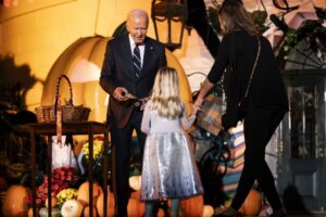 Biden-first-lady-host-Hallo-READ-trick-or-treating-event-at-White-House