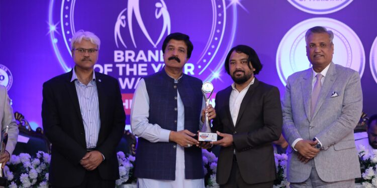 Cheezious Wins Prestigious”Fastest Growing Restaurant Network of the Year ” at the Brand of the Year Awards.