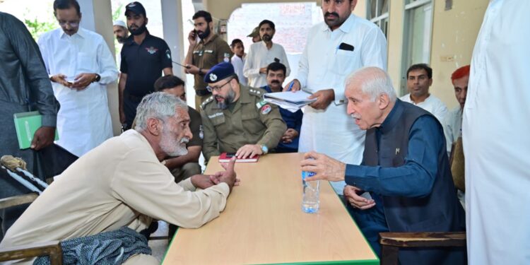 Federal Minister for Maritime Affairs, Qaiser Ahmad Sheikh Chaired KHULI KACHEHRI in Chiniot.