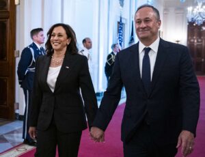 kamala-harris-doug-1013-f57ab65b7a9b4412aab90f9929a6ae0e