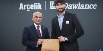Shehroze Kashif, famously known as ‘The Broad Boy’ and the youngest mountaineer to conquer all 14 of the world’s highest peaks, visited Dawlance’s head office on the occasion of International Men’s Day.
