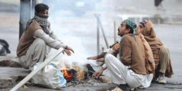 Why Has the Cold Weather Been Delayed This Year in Karachi?