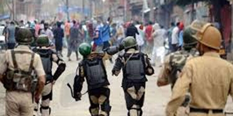 Indian troops arrest three Kashmiri youth in IIOJK