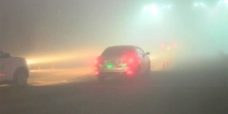 Dense fog again disrupts road traffic on motorways in parts of Punjab