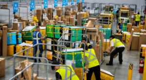 Amazon-workers-750x412