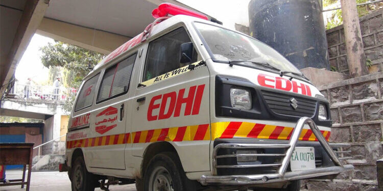 Speeding buses kill two in Karachi, families demand justice