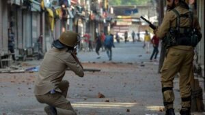 Police-fire-Kashmir