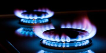 SNGPL to cut gas supply to consumers using compressor