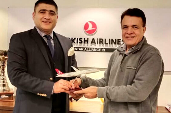 Muhammad Umar Khan presenting the Turkish airlines souvenir to Syed Tarab Shah